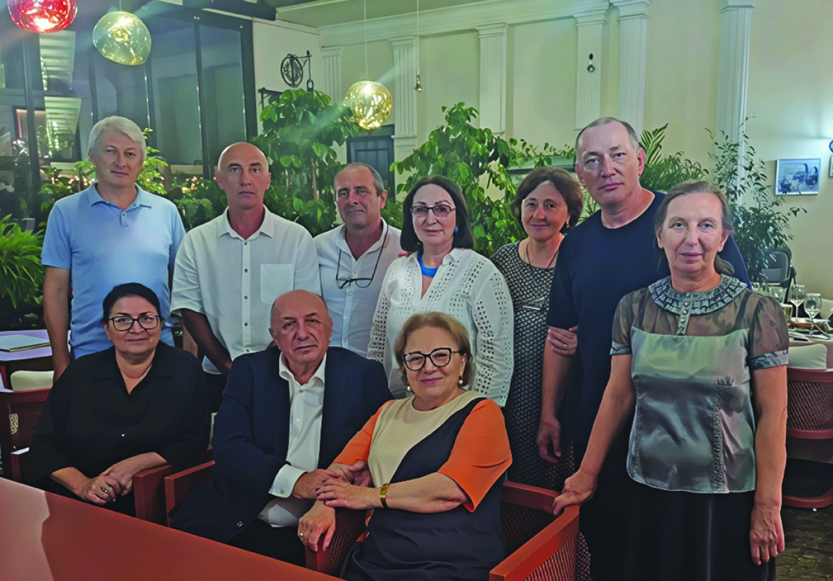 «В мире что-то должно цвести»
