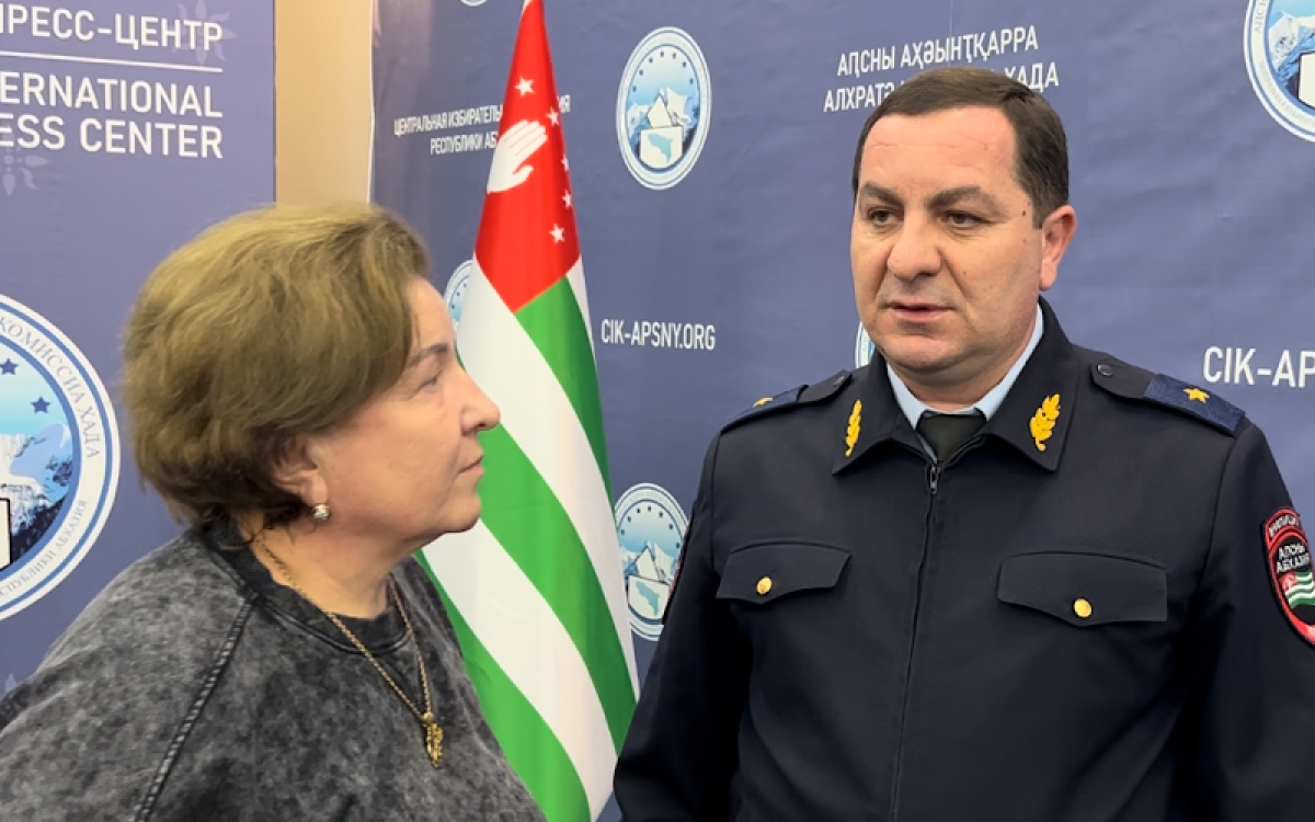 На площадке международного пресс- центра ЦИК руководитель МВД ,генерал- майор Роберт Киут прокомментировал ход выборов президента РА