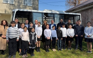 Вице-губернатор Санкт-Петербурга передал школьный автобус селу Куланырхуа