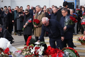 Абхазские дипломаты чтят память жертв теракта
