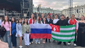 Масштабный  праздник &quot;Алые паруса&quot; проходит сегодня в Санкт-Петербурге 