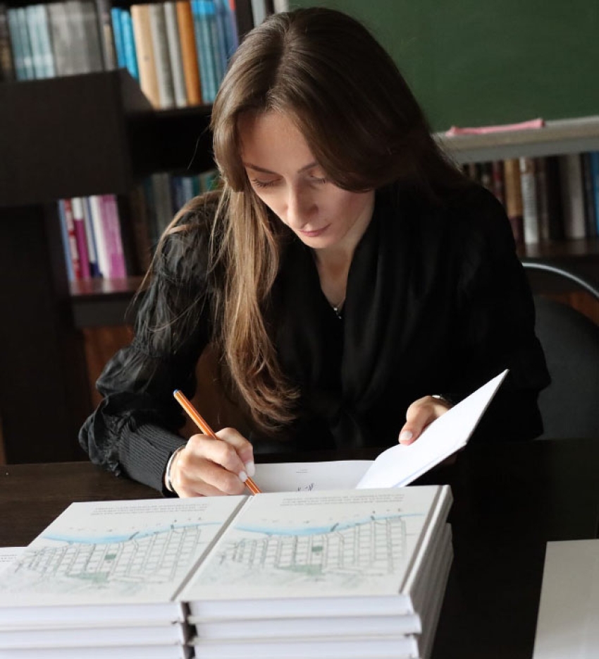 В дар историческому факультету университета