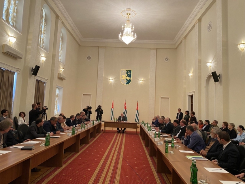 ПРЕЗИДЕНТ ПРОВЕЛ ВСТРЕЧУ С ПРЕДСТАВИТЕЛЯМИ БИЗНЕС-СООБЩЕСТВА