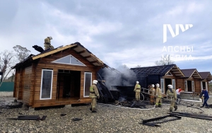 Ликвидирован пожар в частном кемпинге на Абжуйском шоссе