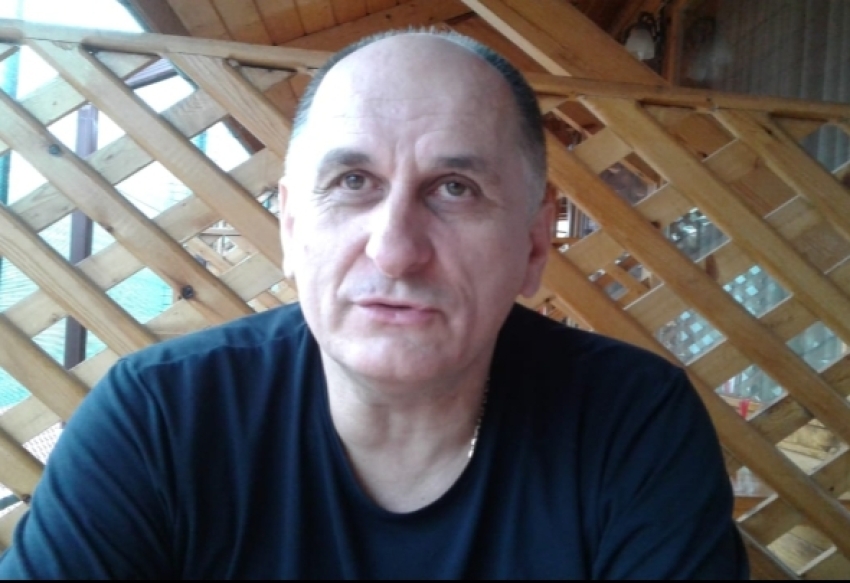 Умел любить страну с её успехами и недостатками