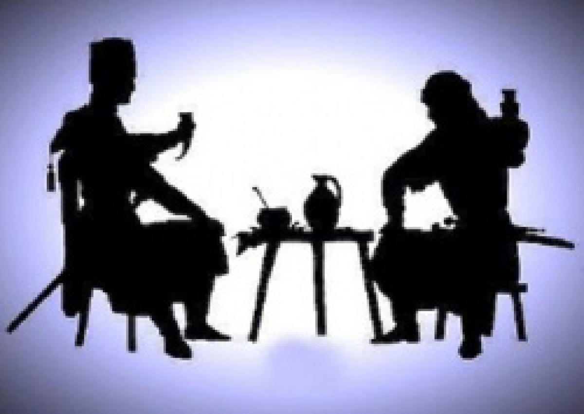 Школа и жизнь. Букет от первоклашки и заботы  выпускников