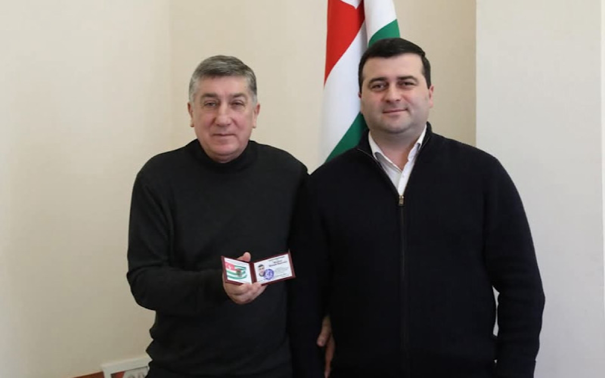 &laquo;Заслуженный&raquo; &mdash; награда или признание?